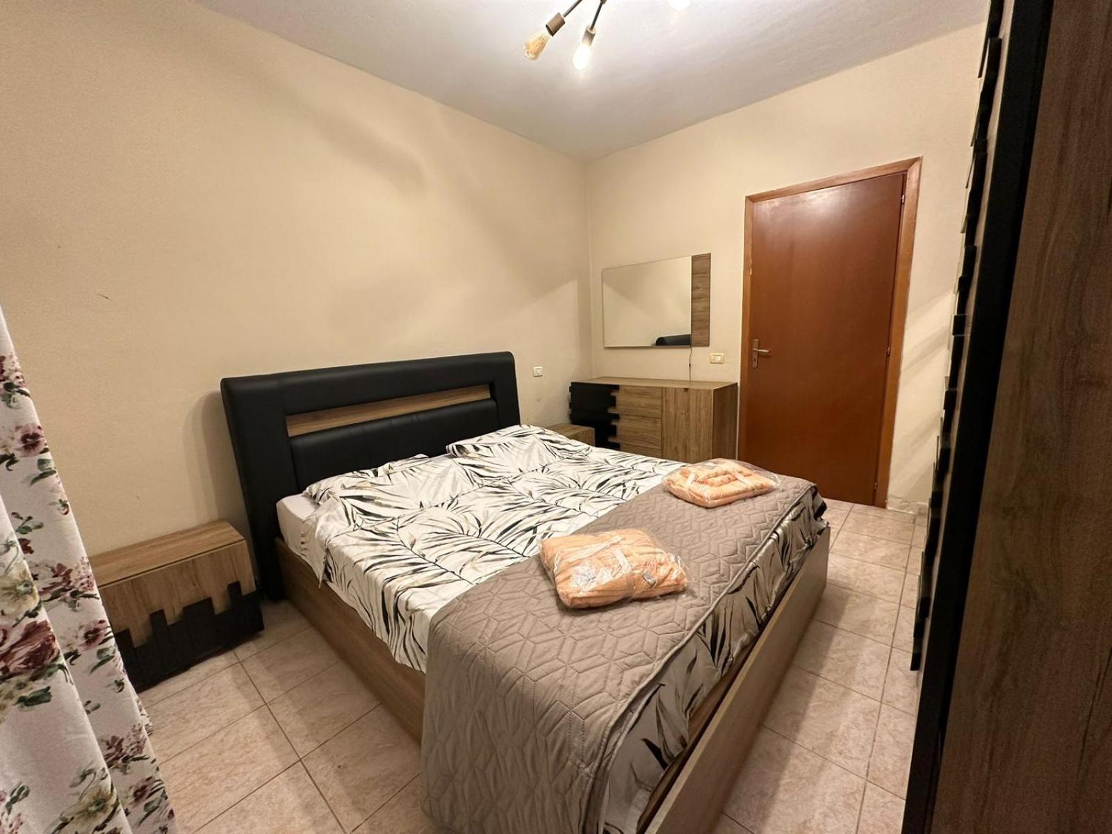 Esar Apartment Драч Екстериор снимка