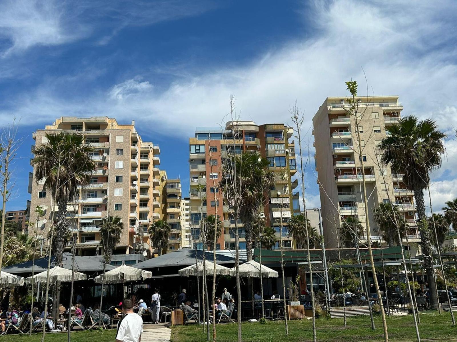 Esar Apartment Драч Екстериор снимка